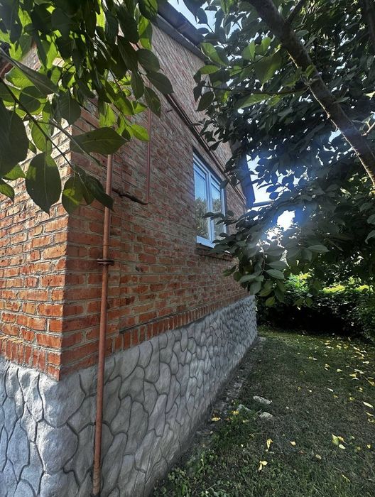 Продаж  будинку.  М. Тараща два будинки.  без комісії для покупця