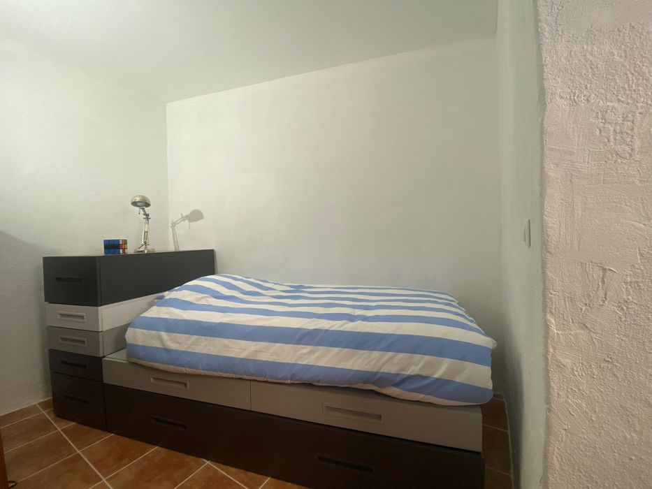 Cama de Solteiro  com colchao solteiro  e segunda cama