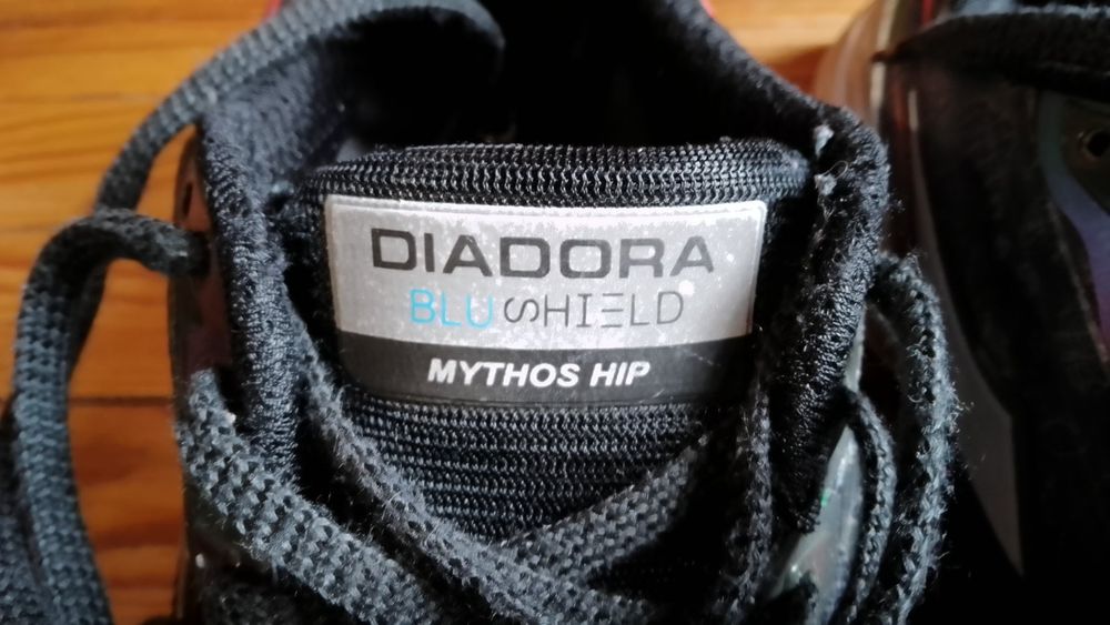 Кросівки DIADORA BLUSHILD  39р довжина стільки  26  світловібивні вста