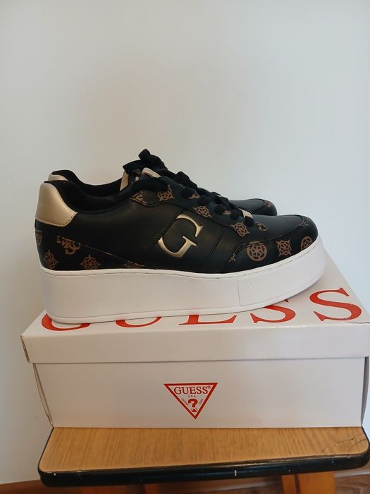 Guess sneakersy na platformie