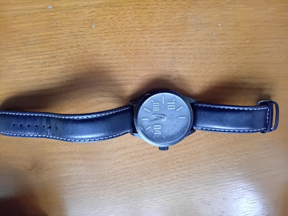 Relógio usado mas muito bem conservado.