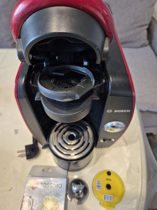 Кофемашина Bosh tassimo с дополнительным комплектом.