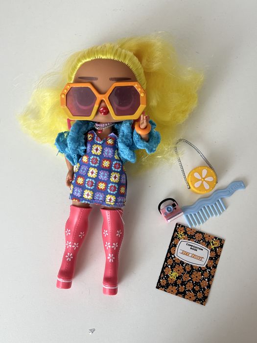 L.O.L. Surprise! Tweens Хана Грув (Hana Groove) все є у комплекті.