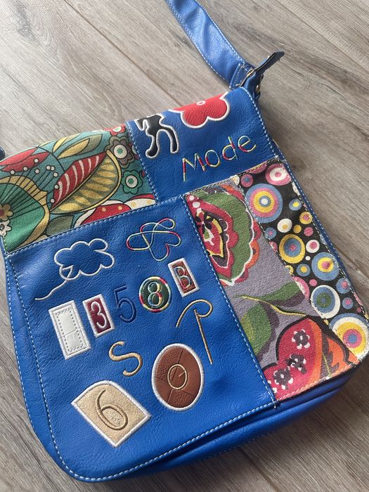 Яскрава містка сумка