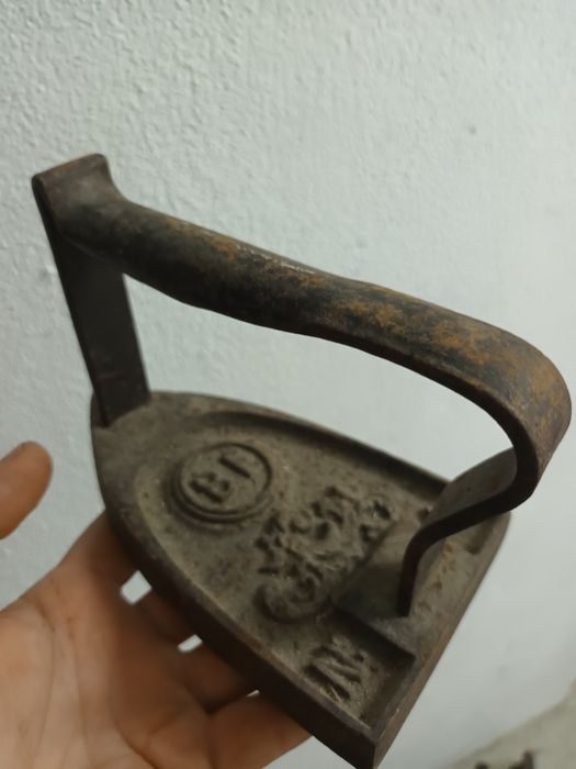 Ferros a carvão ou cunhas