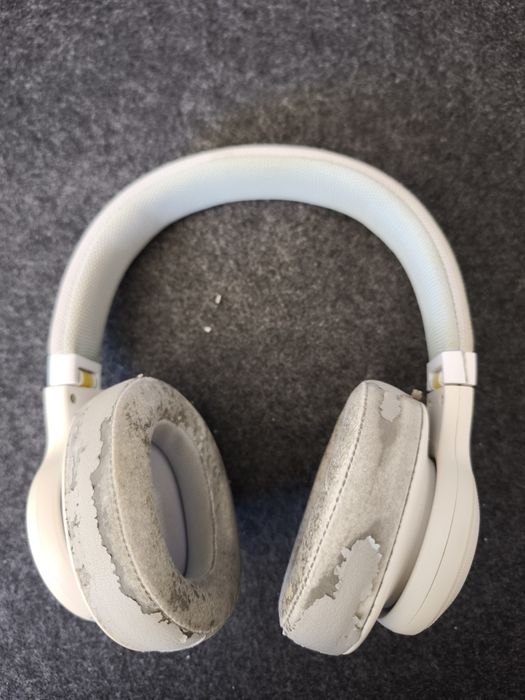 Fones de ouvido sem fios JBL brancos (usados)