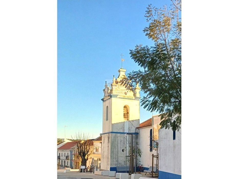 Lote com 350 m2 para construção de moradia e piscina