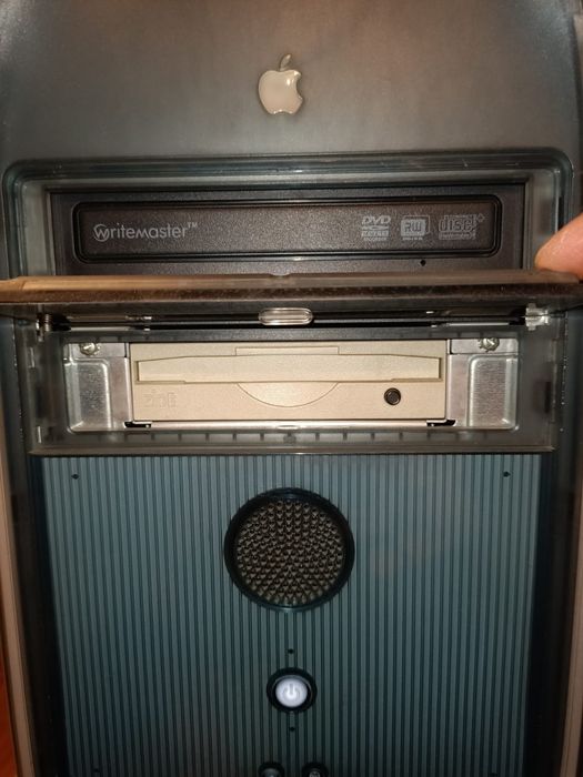 Retro komputer Apple PowerMac G4.