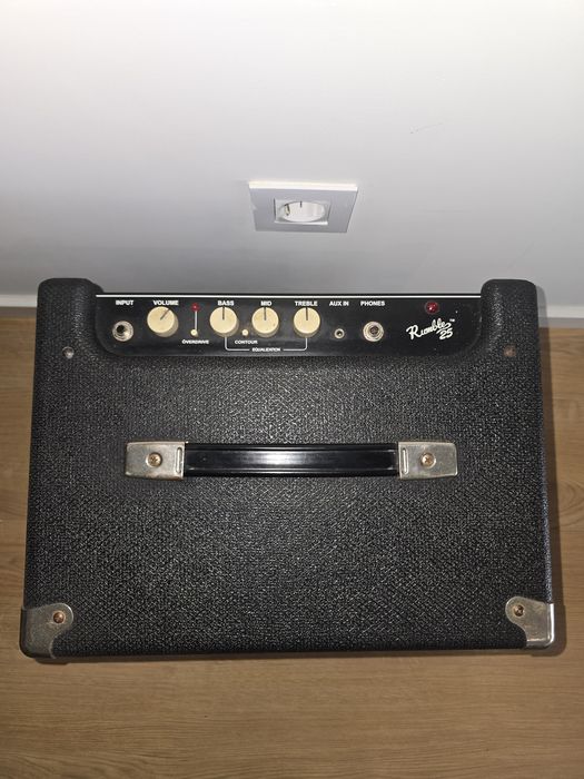 Amplificador de baixo Fender Rumble 25