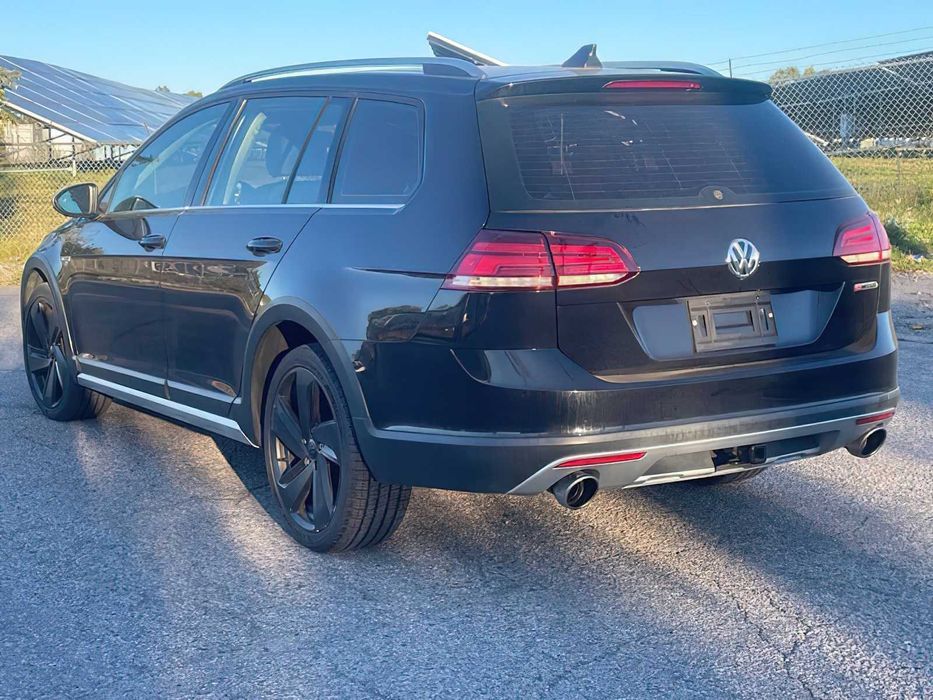 Volkswagen Golf      2019