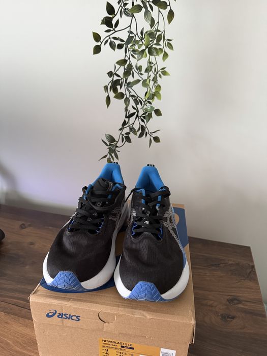 Бігові Asics novablast 5