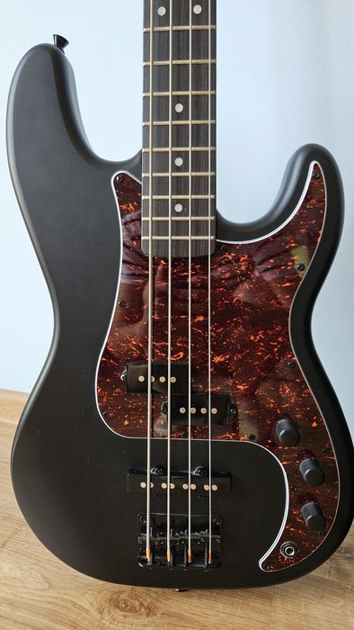 Gitara basowa plus wzmacniacz