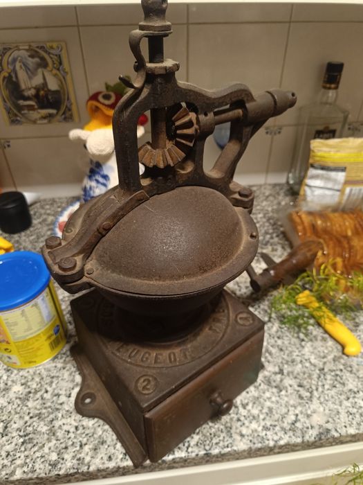 Antiguidade máquina de moer café