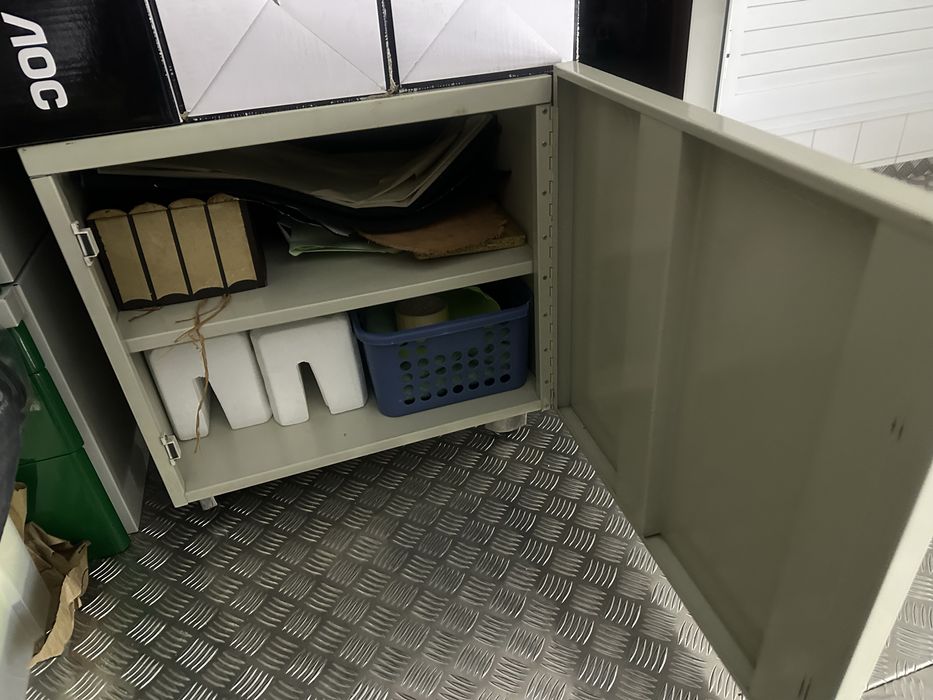 Armario pequeno com bom suporte e facil de mover