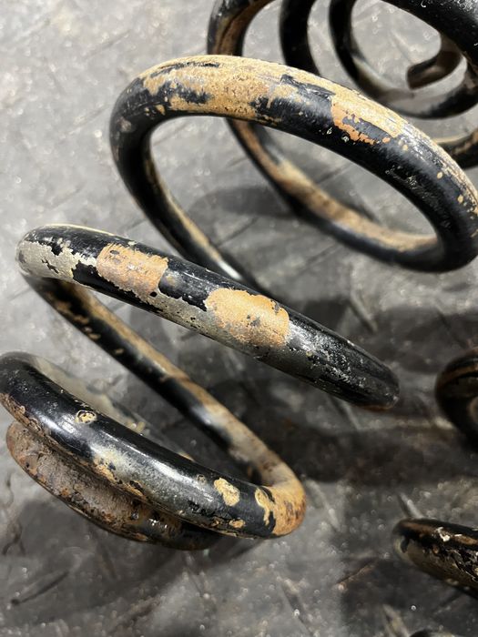 Sprężyny Tył Tylne Tylnie BMW E30 325iX Touring z Hakiem kombi 325i