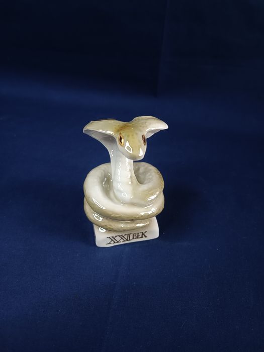 Статуетка порцеляна кобра Коростень фарфор