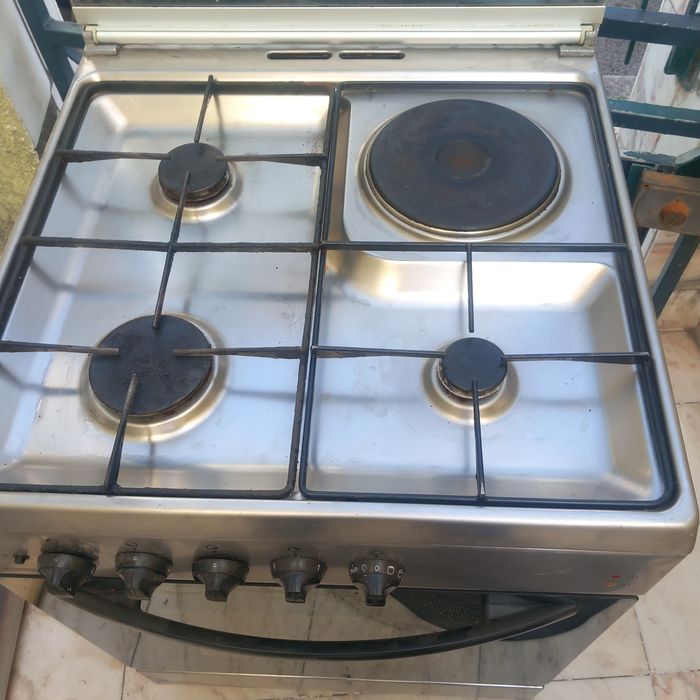 Fogâo Zanussi Gâs Natural 3 Bicos + Placa + Forno Eléctrico