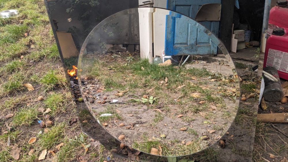 Гарне дзеркало,але ж скол