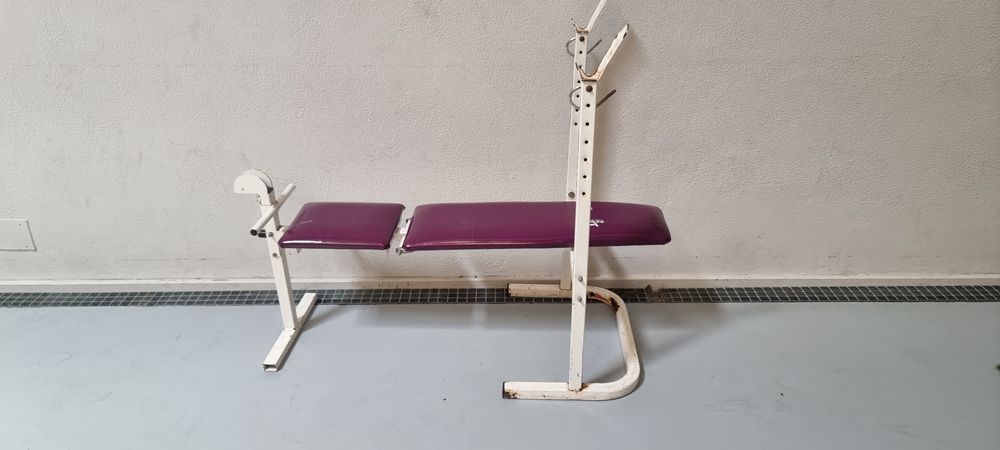 Banco com suporte para peito