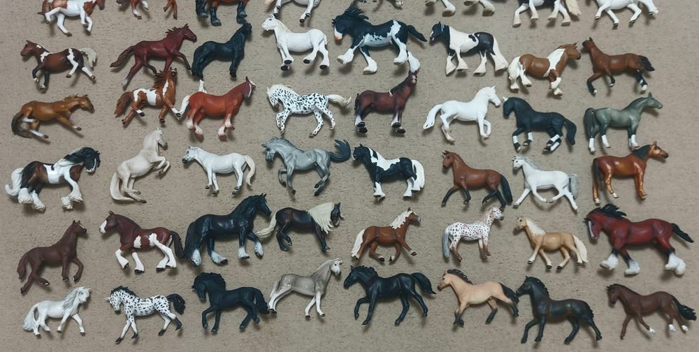 Konie Schleich plus akcesoria.