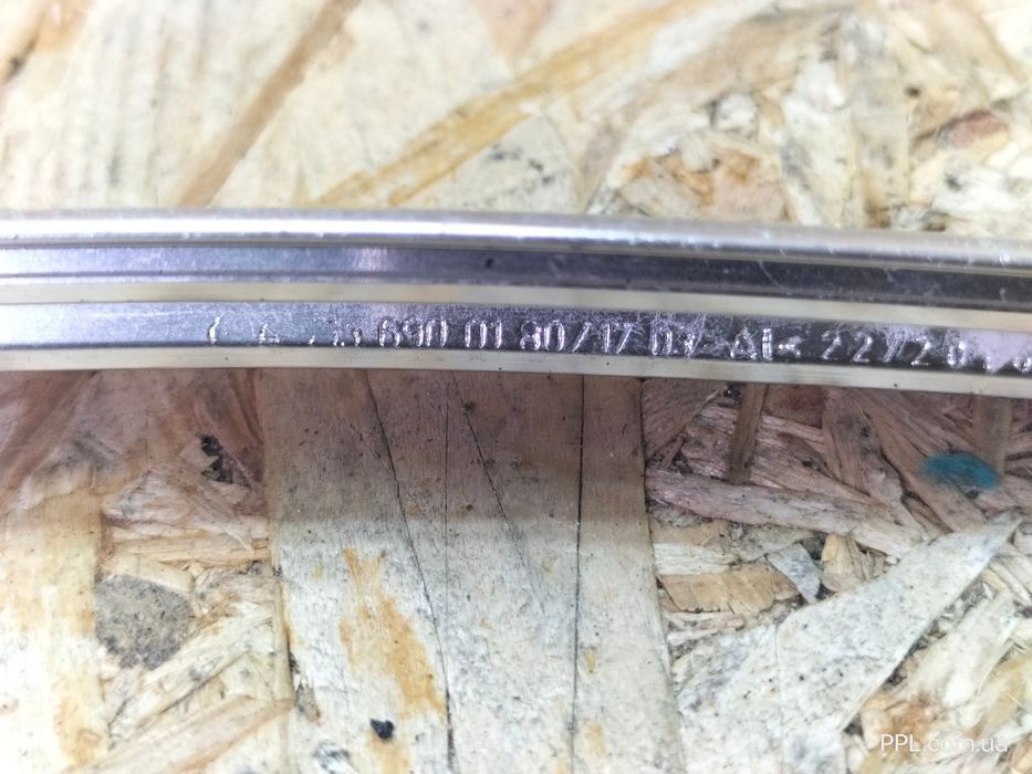 Mercedes E-Class W213 16-19 молдинг двери передней левой A2136900180