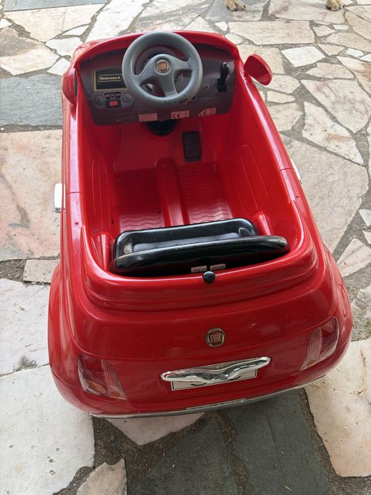Carro Fiat 500 Crianca, com luzes, Som de musica e apito no volante