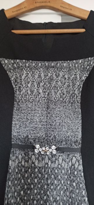 Sukienka lekko dopasowana