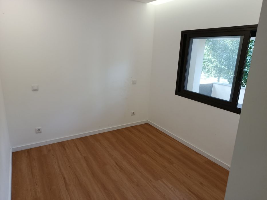 T1 com avançado relvado Palheiros 7 min Universidade/Castelo