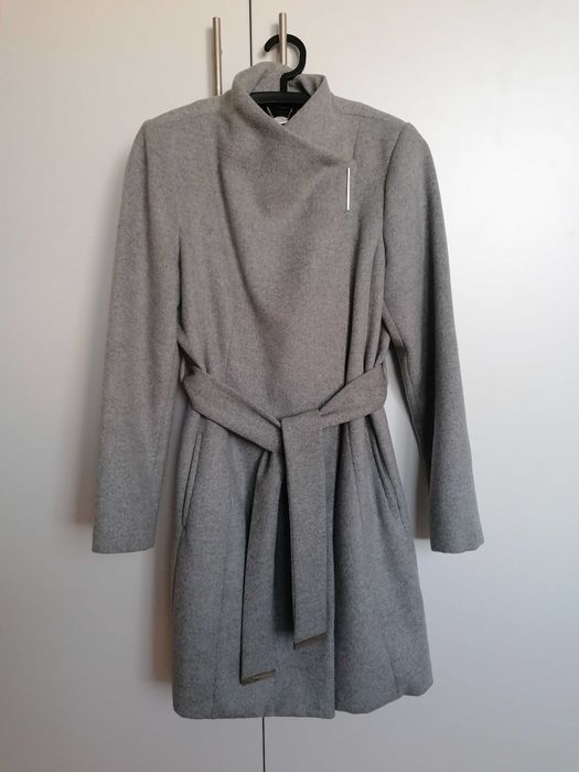 Szary płaszcz jesienny Mohito 38 wiązany