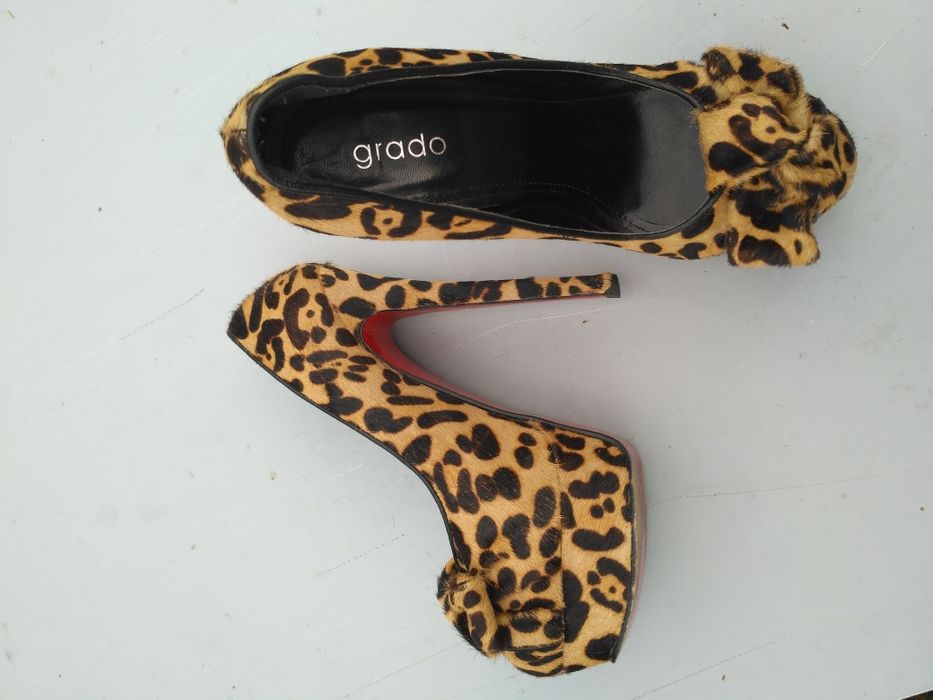 Туфли лабутены леопардовые.