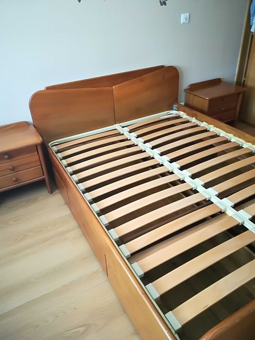 Cama de Casal com 6 gavetas e 2 mesas de cabeceira