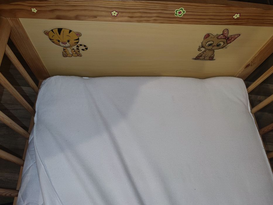 Łóżko drewniane z barierką 140/70 z maracem