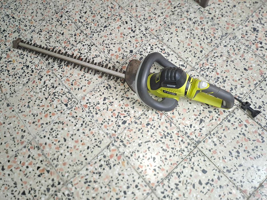 Corta-sebes elétrico Ryobi 650W