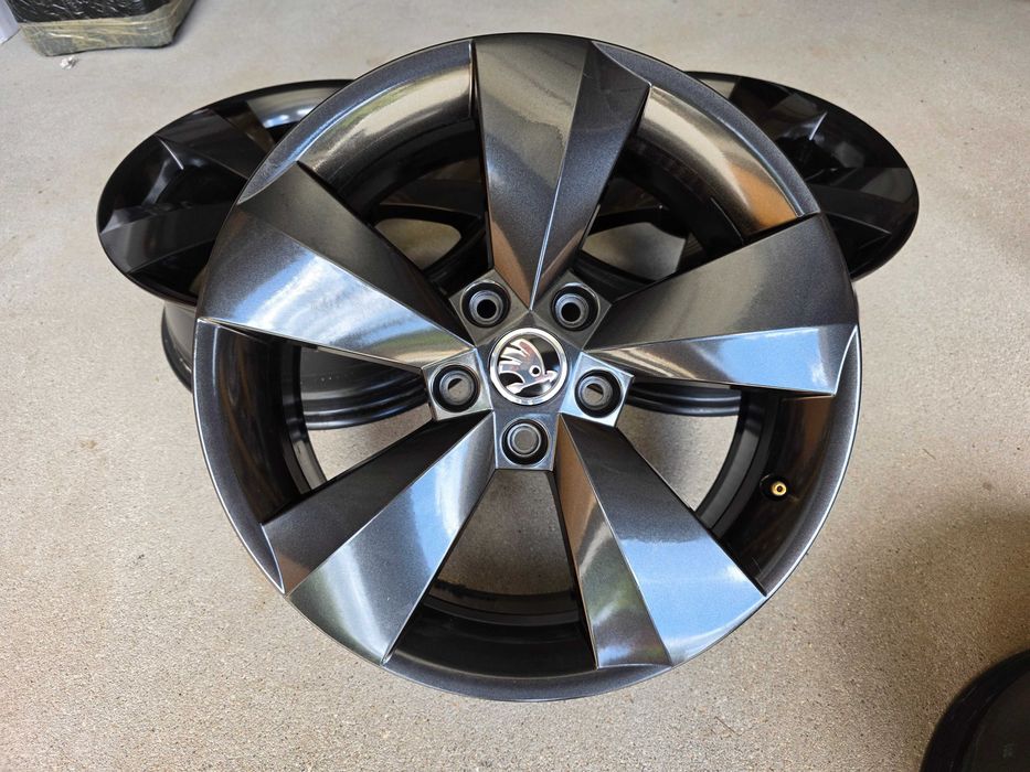 [1539] Felgi aluminiowe SKODA ORYGINALNE 17 cali SUPER B OCTAVIA 6,5Jx17H2 ET38