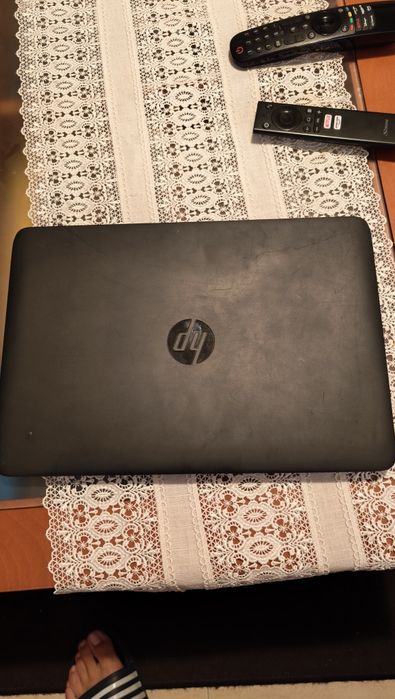 Computador HP com carregador incluído