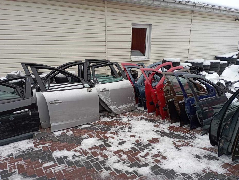 Двері права ліва Renault Megane 3 (2009-2015)