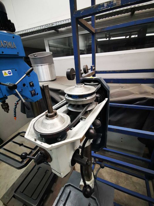 Engenho de Furar de meia coluna