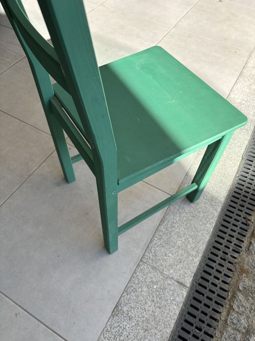 Cadeira madeira pintada de verde