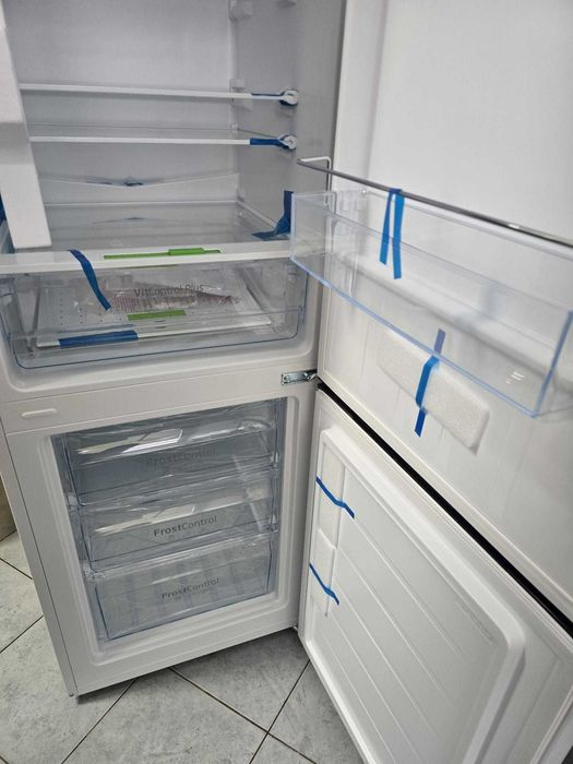 NOWA Lodówka Amica FK2525.4UNT(E) 176 cm Biała A9