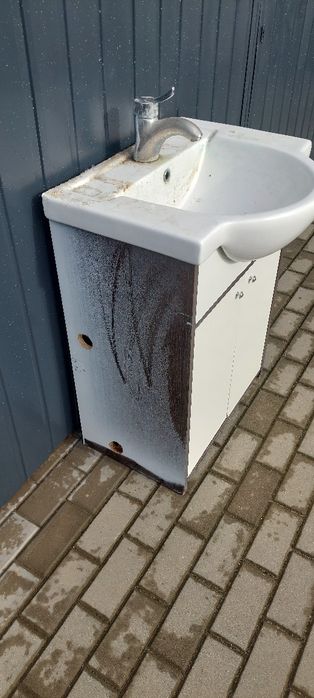 Umywalka z szafką