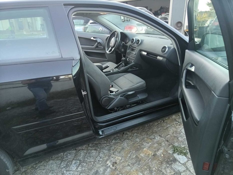 AUDI A3 Hatchback (8P1) 1.6 TDI Diesel 105 cv / 77 kW 2010