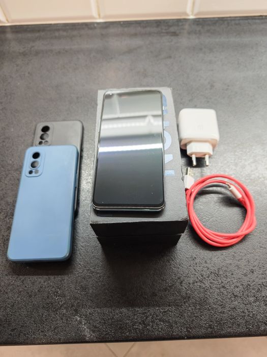 Smartfon OnePlus Nord 2 z ładowarką i pudełkiem