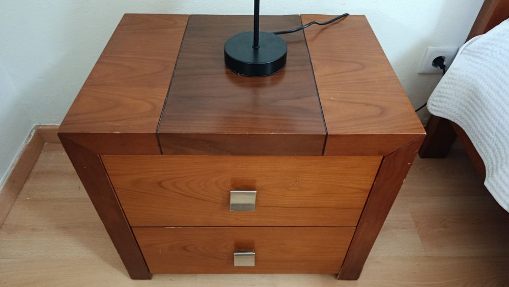 1 Cama de Casal + 1 estrado +  2 mesinhas de cabeceira