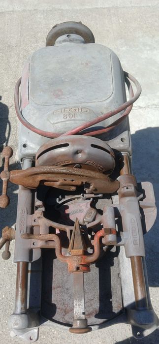 RIDGID 801 – Máquina de Roscar Tubos Profissional