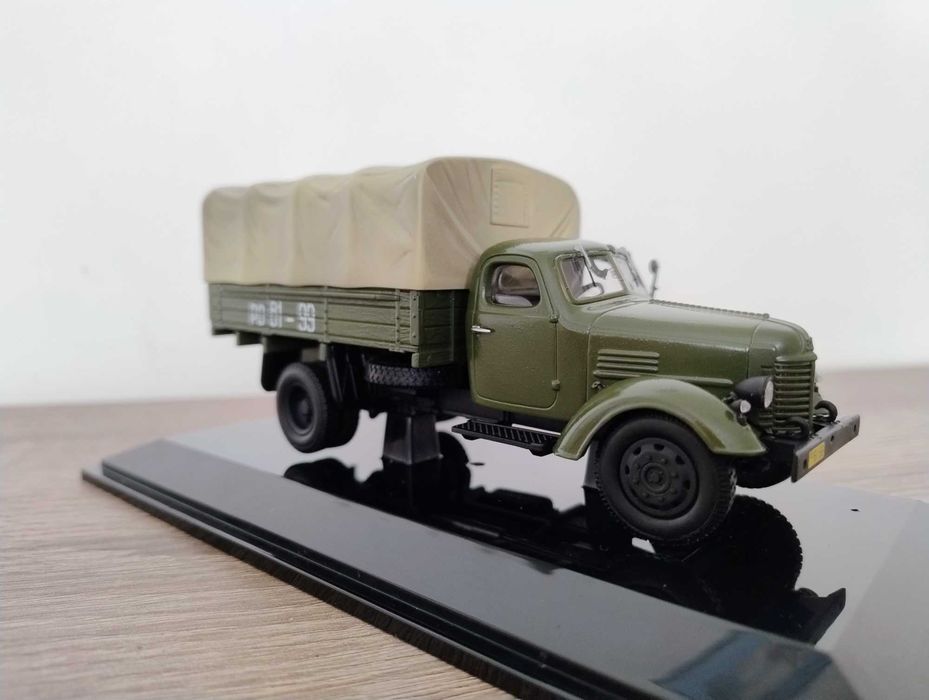 Масштабна модель 1/43. ЗіС-150. DiP Models.