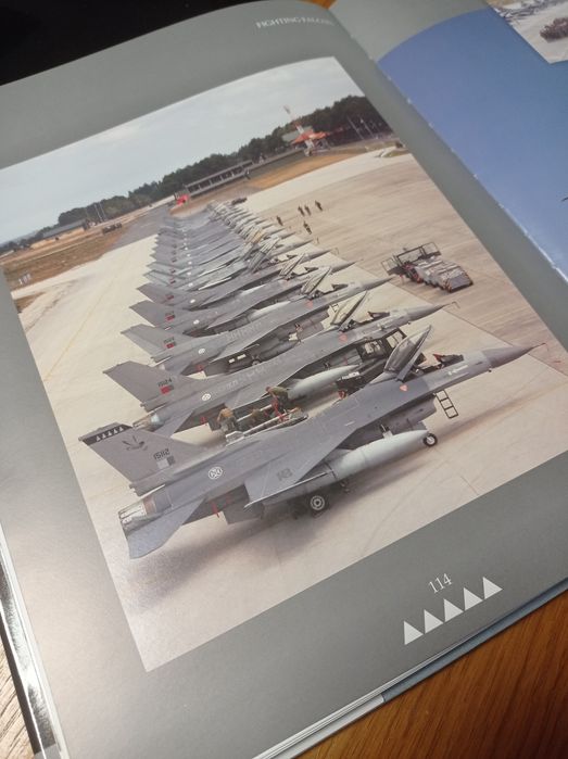 Livro Comemorativo 50 Anos Base Aérea Monte Real