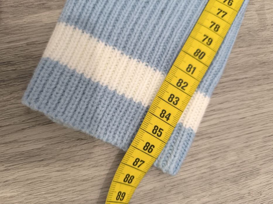 Asymetryczny sweter z kwiatowym wzorem oversize