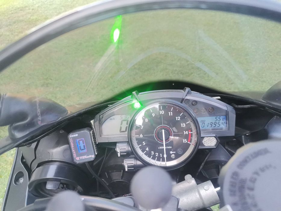 Motocykl Yamaha R1 Rn19 2008
