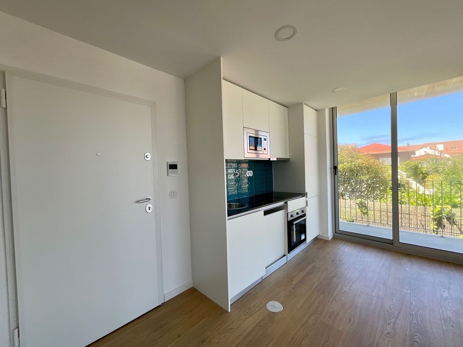 Espinho - Arrenda T1 - Condominio Fechado com jardim piscina e ginásio - Novo