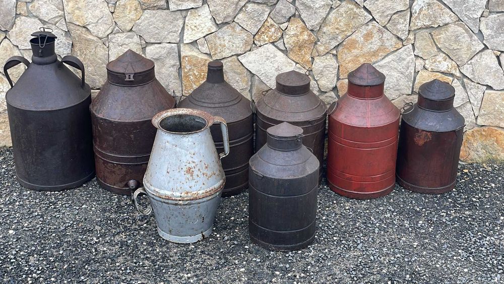 Latoaria tradicional portuguesa, bilhas, vasilhas, canecos, talhas